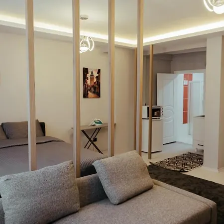 Frank Hotel *